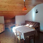 Bianco Semesterbostad Premadio